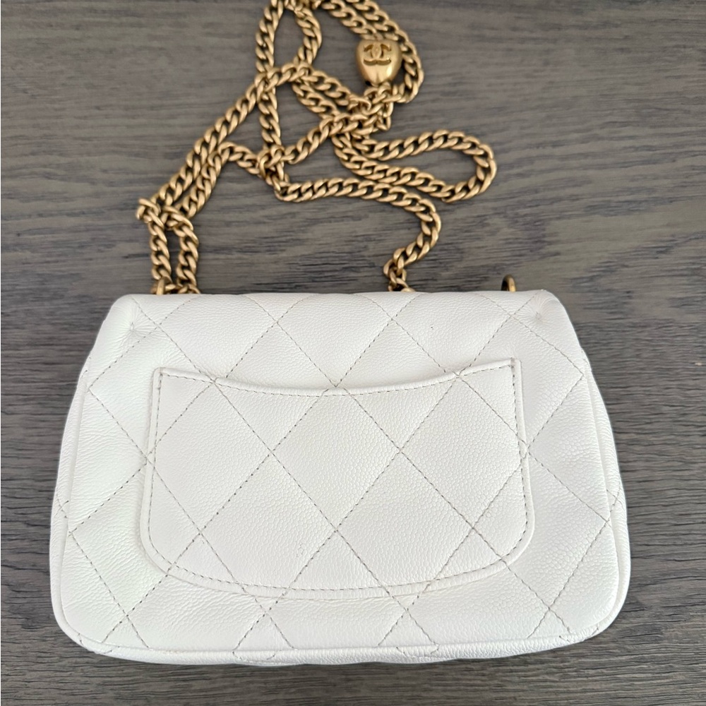 Chanel Cream Quilted Crossbody Bag with Gold Chain - Picture 2 of 5
